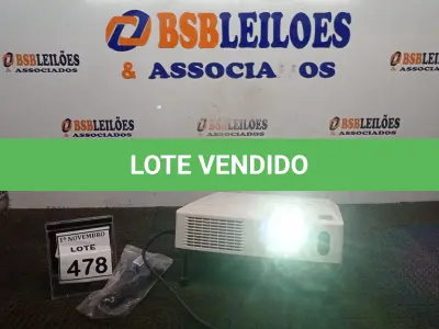 LOTE 478 - 01 PROJETOR MODELO CPX2511 MARCA HITACHI COM CABOS. (NO ESTADO) ATENÇÃO! FAZER A VISITAÇÃO ANTES DE ARREMATAR, NÃO SABEMOS SE FUNCIONA, LEILÃO NÃO TEM GARANTIA E NEM DEVOLUÇÃO, SUJEITO A POSSÍVEIS AVARIAS VISÍVEIS/OCULTAS E/OU AUSÊNCIA DE COMPONENTES.