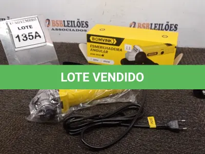 LOTE 135 - 01 ESMERILHADEIRA ANGULAR 850W 220V (PRODUTO NOVO). (NO ESTADO) ATENÇÃO! FAZER A VISITAÇÃO ANTES DE ARREMATAR, NÃO SABEMOS SE FUNCIONA, LEILÃO NÃO TEM GARANTIA E NEM DEVOLUÇÃO, SUJEITO A POSSÍVEIS AVARIAS VISÍVEIS/OCULTAS E/OU AUSÊNCIA DE COMPONENTES.