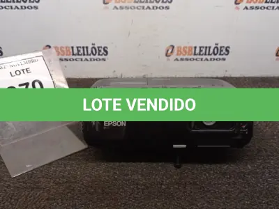 LOTE 070 - 01 PROJETOR MARCA EPSON. (NO ESTADO) ATENÇÃO! FAZER A VISITAÇÃO ANTES DE ARREMATAR, NÃO SABEMOS SE FUNCIONA, LEILÃO NÃO TEM GARANTIA E NEM DEVOLUÇÃO, SUJEITO A POSSÍVEIS AVARIAS VISÍVEIS/OCULTAS E/OU AUSÊNCIA DE COMPONENTES.
