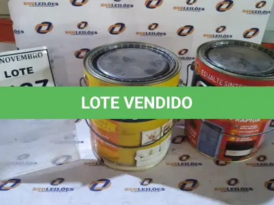 LOTE 427 - 01 LATA DE TINTA ACRÍLICA 3,6L NA COR FOSCO CAMURÇA MARCA GLASURIT E 01 LATA DE ESMALTE SINTÉTICO COM 3,6L NA COR BRILHANTE VINHO CHASSIS MARCA GLASURIT. (NO ESTADO) ATENÇÃO! FAZER A VISITAÇÃO ANTES DE ARREMATAR, NÃO SABEMOS SE FUNCIONA, LEILÃO NÃO TEM GARANTIA E NEM DEVOLUÇÃO, SUJEITO A POSSÍVEIS AVARIAS VISÍVEIS/OCULTAS E/OU AUSÊNCIA DE COMPONENTES.