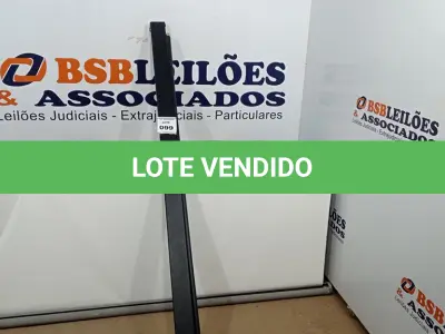 LOTE 099 - 01 TELA DE PROJEÇÃO RETRÁTIL. (NO ESTADO) ATENÇÃO! FAZER A VISITAÇÃO ANTES DE ARREMATAR, NÃO SABEMOS SE FUNCIONA, LEILÃO NÃO TEM GARANTIA E NEM DEVOLUÇÃO, SUJEITO A POSSÍVEIS AVARIAS VISÍVEIS/OCULTAS E/OU AUSÊNCIA DE COMPONENTES.
