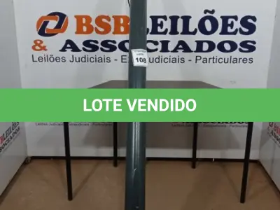 LOTE 108 - 01 TELA DE PROJEÇÃO RETRÁTIL ELÉTRICA. (NO ESTADO) ATENÇÃO! FAZER A VISITAÇÃO ANTES DE ARREMATAR, NÃO SABEMOS SE FUNCIONA, LEILÃO NÃO TEM GARANTIA E NEM DEVOLUÇÃO, SUJEITO A POSSÍVEIS AVARIAS VISÍVEIS/OCULTAS E/OU AUSÊNCIA DE COMPONENTES.