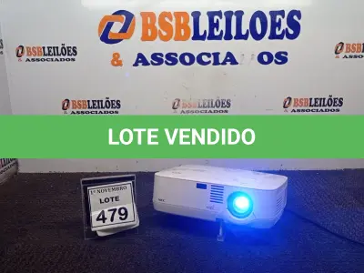 LOTE 479 - 01 PROJETOR MODELO NP410 MARCA NEC COM CABOS. (NO ESTADO) ATENÇÃO! FAZER A VISITAÇÃO ANTES DE ARREMATAR, NÃO SABEMOS SE FUNCIONA, LEILÃO NÃO TEM GARANTIA E NEM DEVOLUÇÃO, SUJEITO A POSSÍVEIS AVARIAS VISÍVEIS/OCULTAS E/OU AUSÊNCIA DE COMPONENTES.