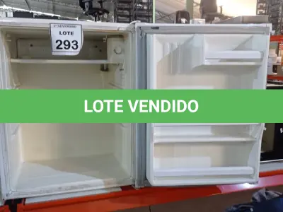 LOTE 293 - 01 FRIGOBAR. (NO ESTADO) ATENÇÃO! FAZER A VISITAÇÃO ANTES DE ARREMATAR, NÃO SABEMOS SE FUNCIONA, LEILÃO NÃO TEM GARANTIA E NEM DEVOLUÇÃO, SUJEITO A POSSÍVEIS AVARIAS VISÍVEIS/OCULTAS E/OU AUSÊNCIA DE COMPONENTES.