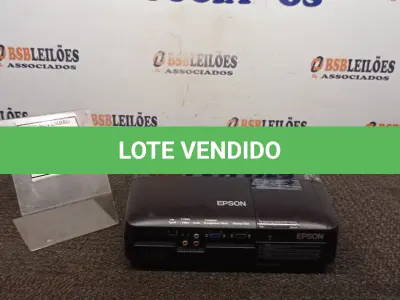 LOTE 070 - 01 PROJETOR MARCA EPSON. (NO ESTADO) ATENÇÃO! FAZER A VISITAÇÃO ANTES DE ARREMATAR, NÃO SABEMOS SE FUNCIONA, LEILÃO NÃO TEM GARANTIA E NEM DEVOLUÇÃO, SUJEITO A POSSÍVEIS AVARIAS VISÍVEIS/OCULTAS E/OU AUSÊNCIA DE COMPONENTES.