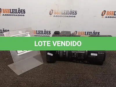 LOTE 485 - 01 FILMADORA MODELO HDV MARCA SONY. (NO ESTADO) ATENÇÃO! FAZER A VISITAÇÃO ANTES DE ARREMATAR, NÃO SABEMOS SE FUNCIONA, LEILÃO NÃO TEM GARANTIA E NEM DEVOLUÇÃO, SUJEITO A POSSÍVEIS AVARIAS VISÍVEIS/OCULTAS E/OU AUSÊNCIA DE COMPONENTES.
