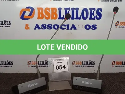 LOTE 054 - 02 MICROFONES DE MESA MARCA RIOLE. (NO ESTADO) ATENÇÃO! FAZER A VISITAÇÃO ANTES DE ARREMATAR, NÃO SABEMOS SE FUNCIONA, LEILÃO NÃO TEM GARANTIA E NEM DEVOLUÇÃO, SUJEITO A POSSÍVEIS AVARIAS VISÍVEIS/OCULTAS E/OU AUSÊNCIA DE COMPONENTES.
