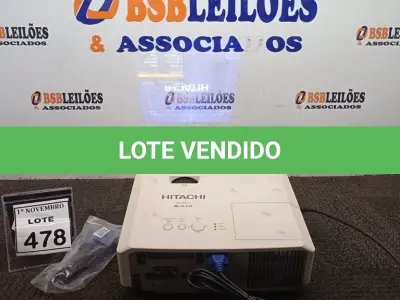 LOTE 478 - 01 PROJETOR MODELO CPX2511 MARCA HITACHI COM CABOS. (NO ESTADO) ATENÇÃO! FAZER A VISITAÇÃO ANTES DE ARREMATAR, NÃO SABEMOS SE FUNCIONA, LEILÃO NÃO TEM GARANTIA E NEM DEVOLUÇÃO, SUJEITO A POSSÍVEIS AVARIAS VISÍVEIS/OCULTAS E/OU AUSÊNCIA DE COMPONENTES.