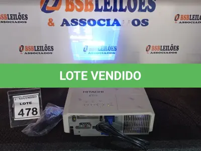 LOTE 478 - 01 PROJETOR MODELO CPX2511 MARCA HITACHI COM CABOS. (NO ESTADO) ATENÇÃO! FAZER A VISITAÇÃO ANTES DE ARREMATAR, NÃO SABEMOS SE FUNCIONA, LEILÃO NÃO TEM GARANTIA E NEM DEVOLUÇÃO, SUJEITO A POSSÍVEIS AVARIAS VISÍVEIS/OCULTAS E/OU AUSÊNCIA DE COMPONENTES.