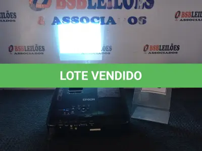 LOTE 008 - 01 PROJETOR MARCA CANON. (NO ESTADO) ATENÇÃO! FAZER A VISITAÇÃO ANTES DE ARREMATAR, NÃO SABEMOS SE FUNCIONA, LEILÃO NÃO TEM GARANTIA E NEM DEVOLUÇÃO, SUJEITO A POSSÍVEIS AVARIAS VISÍVEIS/OCULTAS E/OU AUSÊNCIA DE COMPONENTES.