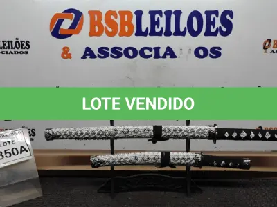 LOTE 350 - 03 ESPADAS KATANA ORNAMENTAL COM SUPORTE. (NO ESTADO) ATENÇÃO! FAZER A VISITAÇÃO ANTES DE ARREMATAR, NÃO SABEMOS SE FUNCIONA, LEILÃO NÃO TEM GARANTIA E NEM DEVOLUÇÃO, SUJEITO A POSSÍVEIS AVARIAS VISÍVEIS/OCULTAS E/OU AUSÊNCIA DE COMPONENTES.