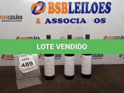 LOTE 489 - 03 GARRAFAS DE VINHO TINTO SECO VALA REAL PORTUGUÊS SAFRA 2019 750ML. (NO ESTADO) ATENÇÃO! FAZER A VISITAÇÃO ANTES DE ARREMATAR, NÃO SABEMOS SE FUNCIONA, LEILÃO NÃO TEM GARANTIA E NEM DEVOLUÇÃO, SUJEITO A POSSÍVEIS AVARIAS VISÍVEIS/OCULTAS E/OU AUSÊNCIA DE COMPONENTES.