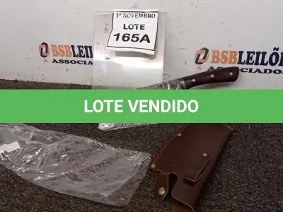 LOTE 165 - 01 CUTELO RÚSTICO FULL TANG CABO DE MADEIRA   COM BAINHA (PRODUTO NOVO). (NO ESTADO) ATENÇÃO! FAZER A VISITAÇÃO ANTES DE ARREMATAR, NÃO SABEMOS SE FUNCIONA, LEILÃO NÃO TEM GARANTIA E NEM DEVOLUÇÃO, SUJEITO A POSSÍVEIS AVARIAS VISÍVEIS/OCULTAS E/OU AUSÊNCIA DE COMPONENTES.