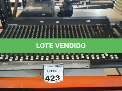 LOTE 423 - 01 MESA DE SOM 24 CANAIS MODELO SR24.4-VLZ PRO MARCA MAKIE. (NO ESTADO) ATENÇÃO! FAZER A VISITAÇÃO ANTES DE ARREMATAR, NÃO SABEMOS SE FUNCIONA, LEILÃO NÃO TEM GARANTIA E NEM DEVOLUÇÃO, SUJEITO A POSSÍVEIS AVARIAS VISÍVEIS/OCULTAS E/OU AUSÊNCIA DE COMPONENTES.