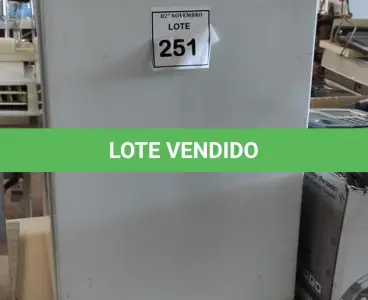 LOTE 251 - 01 FRIGOBAR 220V MARCA CONSUL. (NO ESTADO) ATENÇÃO! FAZER A VISITAÇÃO ANTES DE ARREMATAR, NÃO SABEMOS SE FUNCIONA, LEILÃO NÃO TEM GARANTIA E NEM DEVOLUÇÃO, SUJEITO A POSSÍVEIS AVARIAS VISÍVEIS/OCULTAS E/OU AUSÊNCIA DE COMPONENTES.