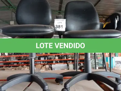 LOTE 381 - 02 CADEIRAS DE ESCRITÓRIO. (NO ESTADO) ATENÇÃO! FAZER A VISITAÇÃO ANTES DE ARREMATAR, NÃO SABEMOS SE FUNCIONA, LEILÃO NÃO TEM GARANTIA E NEM DEVOLUÇÃO, SUJEITO A POSSÍVEIS AVARIAS VISÍVEIS/OCULTAS E/OU AUSÊNCIA DE COMPONENTES.