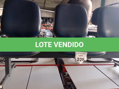 LOTE 328 - 01 LONGARINA COM 03 LUGARES. (NO ESTADO) ATENÇÃO! FAZER A VISITAÇÃO ANTES DE ARREMATAR, NÃO SABEMOS SE FUNCIONA, LEILÃO NÃO TEM GARANTIA E NEM DEVOLUÇÃO, SUJEITO A POSSÍVEIS AVARIAS VISÍVEIS/OCULTAS E/OU AUSÊNCIA DE COMPONENTES.