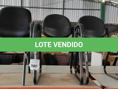 LOTE 399 - 03 CADEIRAS DE ESCRITÓRIO COM PÉS FIXOS. (NO ESTADO) ATENÇÃO! FAZER A VISITAÇÃO ANTES DE ARREMATAR, NÃO SABEMOS SE FUNCIONA, LEILÃO NÃO TEM GARANTIA E NEM DEVOLUÇÃO, SUJEITO A POSSÍVEIS AVARIAS VISÍVEIS/OCULTAS E/OU AUSÊNCIA DE COMPONENTES.