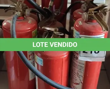 LOTE 218 - 09 EXTINTORES DE INCÊNDIO DE TAMANHOS DIVERSOS. (NO ESTADO) ATENÇÃO! FAZER A VISITAÇÃO ANTES DE ARREMATAR, NÃO SABEMOS SE FUNCIONA, LEILÃO NÃO TEM GARANTIA E NEM DEVOLUÇÃO, SUJEITO A POSSÍVEIS AVARIAS VISÍVEIS/OCULTAS E/OU AUSÊNCIA DE COMPONENTES.