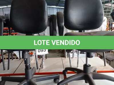 LOTE 093 - 02 CADEIRAS GIRATÓRIAS. (NO ESTADO) ATENÇÃO! FAZER A VISITAÇÃO ANTES DE ARREMATAR, NÃO SABEMOS SE FUNCIONA, LEILÃO NÃO TEM GARANTIA E NEM DEVOLUÇÃO, SUJEITO A POSSÍVEIS AVARIAS VISÍVEIS/OCULTAS E/OU AUSÊNCIA DE COMPONENTES.
