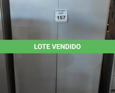 LOTE 157 - 01 ARMÁRIO EM MADEIRA COM 02 PORTAS E TRANCA. (NO ESTADO) ATENÇÃO! FAZER A VISITAÇÃO ANTES DE ARREMATAR, NÃO SABEMOS SE FUNCIONA, LEILÃO NÃO TEM GARANTIA E NEM DEVOLUÇÃO, SUJEITO A POSSÍVEIS AVARIAS VISÍVEIS/OCULTAS E/OU AUSÊNCIA DE COMPONENTES.