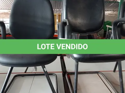LOTE 277 - 02 CADEIRAS DE PÉS FIXOS. (NO ESTADO) ATENÇÃO! FAZER A VISITAÇÃO ANTES DE ARREMATAR, NÃO SABEMOS SE FUNCIONA, LEILÃO NÃO TEM GARANTIA E NEM DEVOLUÇÃO, SUJEITO A POSSÍVEIS AVARIAS VISÍVEIS/OCULTAS E/OU AUSÊNCIA DE COMPONENTES.
