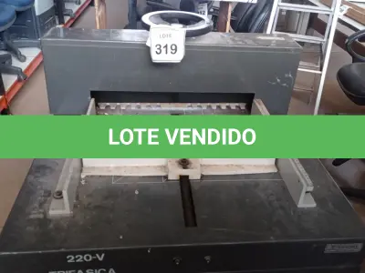 LOTE 319 - 01 GUILHOTINA GRÁFICA MODELO GK1060 220V MARCA KRAUSE. (NO ESTADO) ATENÇÃO! FAZER A VISITAÇÃO ANTES DE ARREMATAR, NÃO SABEMOS SE FUNCIONA, LEILÃO NÃO TEM GARANTIA E NEM DEVOLUÇÃO, SUJEITO A POSSÍVEIS AVARIAS VISÍVEIS/OCULTAS E/OU AUSÊNCIA DE COMPONENTES.