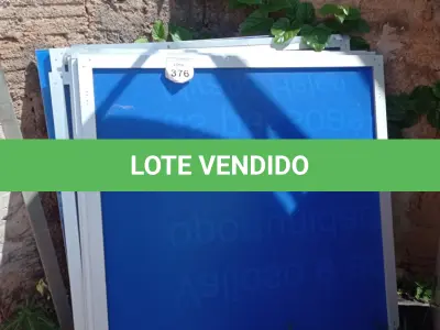 LOTE 376 - 06 PAINÉIS DE VIDRO NA COR AZUL DE 1,27X1,19. (NO ESTADO) ATENÇÃO! FAZER A VISITAÇÃO ANTES DE ARREMATAR, NÃO SABEMOS SE FUNCIONA, LEILÃO NÃO TEM GARANTIA E NEM DEVOLUÇÃO, SUJEITO A POSSÍVEIS AVARIAS VISÍVEIS/OCULTAS E/OU AUSÊNCIA DE COMPONENTES.