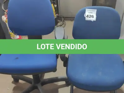 LOTE 426 - 02 CADEIRAS DE ESCRITÓRIO . (NO ESTADO) ATENÇÃO! FAZER A VISITAÇÃO ANTES DE ARREMATAR, NÃO SABEMOS SE FUNCIONA, LEILÃO NÃO TEM GARANTIA E NEM DEVOLUÇÃO, SUJEITO A POSSÍVEIS AVARIAS VISÍVEIS/OCULTAS E/OU AUSÊNCIA DE COMPONENTES.