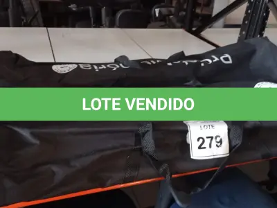 LOTE 279 - 02 EXPOSITORES DE CARTAZES. (NO ESTADO) ATENÇÃO! FAZER A VISITAÇÃO ANTES DE ARREMATAR, NÃO SABEMOS SE FUNCIONA, LEILÃO NÃO TEM GARANTIA E NEM DEVOLUÇÃO, SUJEITO A POSSÍVEIS AVARIAS VISÍVEIS/OCULTAS E/OU AUSÊNCIA DE COMPONENTES.