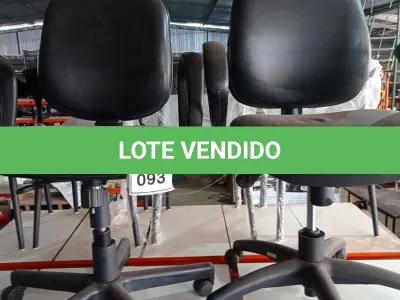 LOTE 093 - 02 CADEIRAS GIRATÓRIAS. (NO ESTADO) ATENÇÃO! FAZER A VISITAÇÃO ANTES DE ARREMATAR, NÃO SABEMOS SE FUNCIONA, LEILÃO NÃO TEM GARANTIA E NEM DEVOLUÇÃO, SUJEITO A POSSÍVEIS AVARIAS VISÍVEIS/OCULTAS E/OU AUSÊNCIA DE COMPONENTES.
