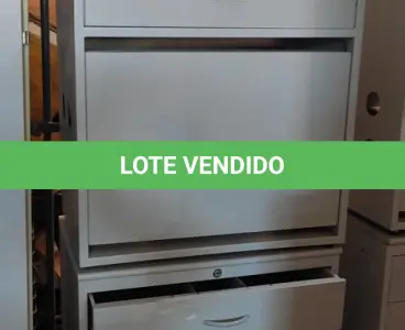 LOTE 156 - 02 ARMÁRIOS BAIXOS DE FERRO E TAMPO EM MADEIRA COM 03 GAVETAS E 01 PORTA CADA. (NO ESTADO) ATENÇÃO! FAZER A VISITAÇÃO ANTES DE ARREMATAR, NÃO SABEMOS SE FUNCIONA, LEILÃO NÃO TEM GARANTIA E NEM DEVOLUÇÃO, SUJEITO A POSSÍVEIS AVARIAS VISÍVEIS/OCULTAS E/OU AUSÊNCIA DE COMPONENTES.