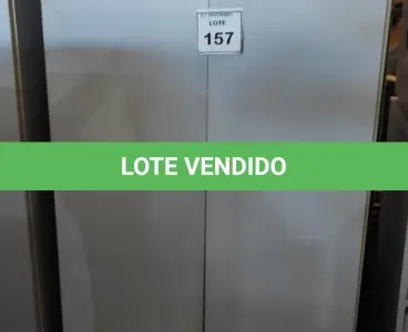 LOTE 157 - 01 ARMÁRIO EM MADEIRA COM 02 PORTAS E TRANCA. (NO ESTADO) ATENÇÃO! FAZER A VISITAÇÃO ANTES DE ARREMATAR, NÃO SABEMOS SE FUNCIONA, LEILÃO NÃO TEM GARANTIA E NEM DEVOLUÇÃO, SUJEITO A POSSÍVEIS AVARIAS VISÍVEIS/OCULTAS E/OU AUSÊNCIA DE COMPONENTES.