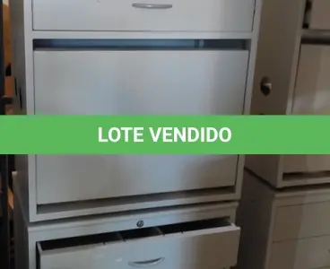 LOTE 156 - 02 ARMÁRIOS BAIXOS DE FERRO E TAMPO EM MADEIRA COM 03 GAVETAS E 01 PORTA CADA. (NO ESTADO) ATENÇÃO! FAZER A VISITAÇÃO ANTES DE ARREMATAR, NÃO SABEMOS SE FUNCIONA, LEILÃO NÃO TEM GARANTIA E NEM DEVOLUÇÃO, SUJEITO A POSSÍVEIS AVARIAS VISÍVEIS/OCULTAS E/OU AUSÊNCIA DE COMPONENTES.