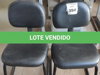 LOTE 394 - 02 CADEIRAS DE ESCRITÓRIO. (NO ESTADO) ATENÇÃO! FAZER A VISITAÇÃO ANTES DE ARREMATAR, NÃO SABEMOS SE FUNCIONA, LEILÃO NÃO TEM GARANTIA E NEM DEVOLUÇÃO, SUJEITO A POSSÍVEIS AVARIAS VISÍVEIS/OCULTAS E/OU AUSÊNCIA DE COMPONENTES.