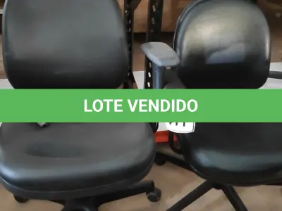 LOTE 411 - 02 CADEIRAS DE ESCRITÓRIO. (NO ESTADO) ATENÇÃO! FAZER A VISITAÇÃO ANTES DE ARREMATAR, NÃO SABEMOS SE FUNCIONA, LEILÃO NÃO TEM GARANTIA E NEM DEVOLUÇÃO, SUJEITO A POSSÍVEIS AVARIAS VISÍVEIS/OCULTAS E/OU AUSÊNCIA DE COMPONENTES.