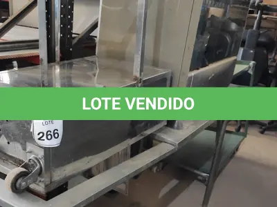 LOTE 266 - 01 FOGÃO A GÁS 05 BOCAS, 01 BANCADA EM INOX E 01 CARRINHO EM INOX. (NO ESTADO) ATENÇÃO! FAZER A VISITAÇÃO ANTES DE ARREMATAR, NÃO SABEMOS SE FUNCIONA, LEILÃO NÃO TEM GARANTIA E NEM DEVOLUÇÃO, SUJEITO A POSSÍVEIS AVARIAS VISÍVEIS/OCULTAS E/OU AUSÊNCIA DE COMPONENTES.