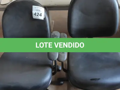 LOTE 424 - 02 CADEIRAS DE ESCRITÓRIO. (NO ESTADO) ATENÇÃO! FAZER A VISITAÇÃO ANTES DE ARREMATAR, NÃO SABEMOS SE FUNCIONA, LEILÃO NÃO TEM GARANTIA E NEM DEVOLUÇÃO, SUJEITO A POSSÍVEIS AVARIAS VISÍVEIS/OCULTAS E/OU AUSÊNCIA DE COMPONENTES.