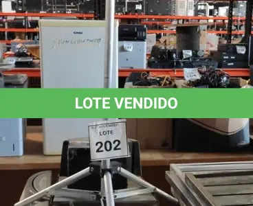 LOTE 202 - 01 RELÓGIO DE PONTO, 01 TRIPÉ E 01 TRANSFORMADOR E 03 LEITORAS DE CÓDIGO DE BARRAS MODELOS DIVERSOS. (NO ESTADO) ATENÇÃO! FAZER A VISITAÇÃO ANTES DE ARREMATAR, NÃO SABEMOS SE FUNCIONA, LEILÃO NÃO TEM GARANTIA E NEM DEVOLUÇÃO, SUJEITO A POSSÍVEIS AVARIAS VISÍVEIS/OCULTAS E/OU AUSÊNCIA DE COMPONENTES.