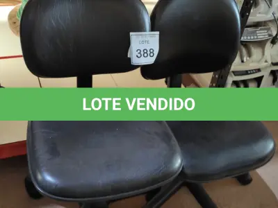 LOTE 388 - 02 CADEIRAS DE ESCRITÓRIO. (NO ESTADO) ATENÇÃO! FAZER A VISITAÇÃO ANTES DE ARREMATAR, NÃO SABEMOS SE FUNCIONA, LEILÃO NÃO TEM GARANTIA E NEM DEVOLUÇÃO, SUJEITO A POSSÍVEIS AVARIAS VISÍVEIS/OCULTAS E/OU AUSÊNCIA DE COMPONENTES.