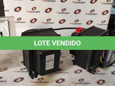 LOTE 161 - 02 TRANSFORMADORES. (NO ESTADO) ATENÇÃO! FAZER A VISITAÇÃO ANTES DE ARREMATAR, NÃO SABEMOS SE FUNCIONA, LEILÃO NÃO TEM GARANTIA E NEM DEVOLUÇÃO, SUJEITO A POSSÍVEIS AVARIAS VISÍVEIS/OCULTAS E/OU AUSÊNCIA DE COMPONENTES.