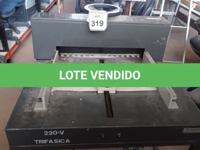 LOTE 319 - 01 GUILHOTINA GRÁFICA MODELO GK1060 220V MARCA KRAUSE. (NO ESTADO) ATENÇÃO! FAZER A VISITAÇÃO ANTES DE ARREMATAR, NÃO SABEMOS SE FUNCIONA, LEILÃO NÃO TEM GARANTIA E NEM DEVOLUÇÃO, SUJEITO A POSSÍVEIS AVARIAS VISÍVEIS/OCULTAS E/OU AUSÊNCIA DE COMPONENTES.