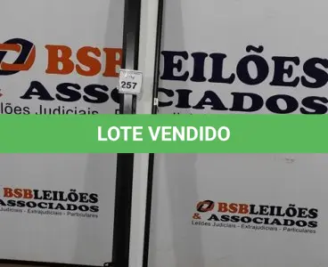 LOTE 257 - 01 TELA DE PROJEÇÃO RETRÁTIL. (NO ESTADO) ATENÇÃO! FAZER A VISITAÇÃO ANTES DE ARREMATAR, NÃO SABEMOS SE FUNCIONA, LEILÃO NÃO TEM GARANTIA E NEM DEVOLUÇÃO, SUJEITO A POSSÍVEIS AVARIAS VISÍVEIS/OCULTAS E/OU AUSÊNCIA DE COMPONENTES.