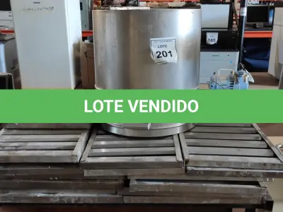 LOTE 201 - 01 LIXEIRA INOX E VÁRIAS TAMPAS DE BALCÃO EXPOSITOR. (NO ESTADO) ATENÇÃO! FAZER A VISITAÇÃO ANTES DE ARREMATAR, NÃO SABEMOS SE FUNCIONA, LEILÃO NÃO TEM GARANTIA E NEM DEVOLUÇÃO, SUJEITO A POSSÍVEIS AVARIAS VISÍVEIS/OCULTAS E/OU AUSÊNCIA DE COMPONENTES.