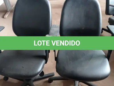LOTE 312 - 02 CADEIRAS GIRATÓRIAS. (NO ESTADO) ATENÇÃO! FAZER A VISITAÇÃO ANTES DE ARREMATAR, NÃO SABEMOS SE FUNCIONA, LEILÃO NÃO TEM GARANTIA E NEM DEVOLUÇÃO, SUJEITO A POSSÍVEIS AVARIAS VISÍVEIS/OCULTAS E/OU AUSÊNCIA DE COMPONENTES.