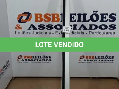 LOTE 320 - 01 TELA DE PROJEÇÃO. (NO ESTADO) ATENÇÃO! FAZER A VISITAÇÃO ANTES DE ARREMATAR, NÃO SABEMOS SE FUNCIONA, LEILÃO NÃO TEM GARANTIA E NEM DEVOLUÇÃO, SUJEITO A POSSÍVEIS AVARIAS VISÍVEIS/OCULTAS E/OU AUSÊNCIA DE COMPONENTES.