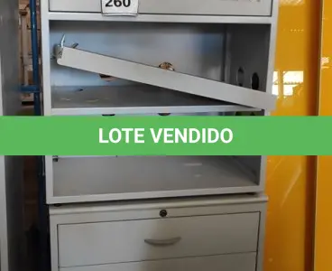 LOTE 260 - 02 ARMÁRIOS BAIXOS DE FERRO E TAMPO EM MADEIRA COM 03 GAVETAS E 01 PORTA CADA. (NO ESTADO) ATENÇÃO! FAZER A VISITAÇÃO ANTES DE ARREMATAR, NÃO SABEMOS SE FUNCIONA, LEILÃO NÃO TEM GARANTIA E NEM DEVOLUÇÃO, SUJEITO A POSSÍVEIS AVARIAS VISÍVEIS/OCULTAS E/OU AUSÊNCIA DE COMPONENTES.