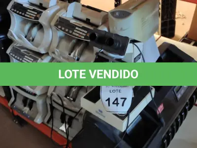 LOTE 147 - 01 MICROSCÓPIO INCOMPLETO, 02 ESTABILIZADORES, 01 MÁQUINA DE CONTAR MOEDAS E 06 MÁQUINAS DE CONTAR CÉDULAS. (NO ESTADO) ATENÇÃO! FAZER A VISITAÇÃO ANTES DE ARREMATAR, NÃO SABEMOS SE FUNCIONA, LEILÃO NÃO TEM GARANTIA E NEM DEVOLUÇÃO, SUJEITO A POSSÍVEIS AVARIAS VISÍVEIS/OCULTAS E/OU AUSÊNCIA DE COMPONENTES.