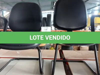 LOTE 124 - 02 CADEIRAS COM PÉS FIXOS. (NO ESTADO) ATENÇÃO! FAZER A VISITAÇÃO ANTES DE ARREMATAR, NÃO SABEMOS SE FUNCIONA, LEILÃO NÃO TEM GARANTIA E NEM DEVOLUÇÃO, SUJEITO A POSSÍVEIS AVARIAS VISÍVEIS/OCULTAS E/OU AUSÊNCIA DE COMPONENTES.