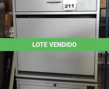 LOTE 211 - 02 ARMÁRIOS BAIXOS DE FERRO E TAMPO EM MADEIRA COM 03 GAVETAS E 01 PORTA CADA. (NO ESTADO) ATENÇÃO! FAZER A VISITAÇÃO ANTES DE ARREMATAR, NÃO SABEMOS SE FUNCIONA, LEILÃO NÃO TEM GARANTIA E NEM DEVOLUÇÃO, SUJEITO A POSSÍVEIS AVARIAS VISÍVEIS/OCULTAS E/OU AUSÊNCIA DE COMPONENTES.
